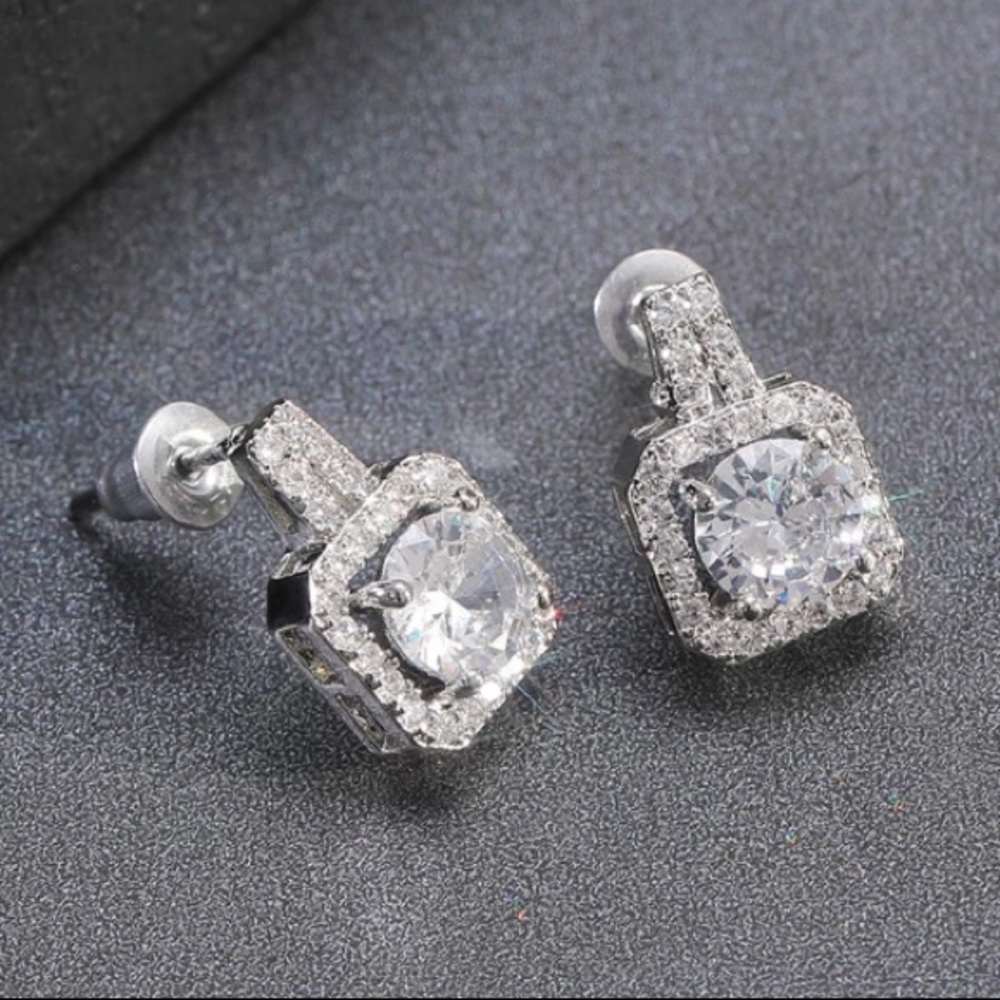 18K white gold plated stud earrings - Picture 1 of 4
